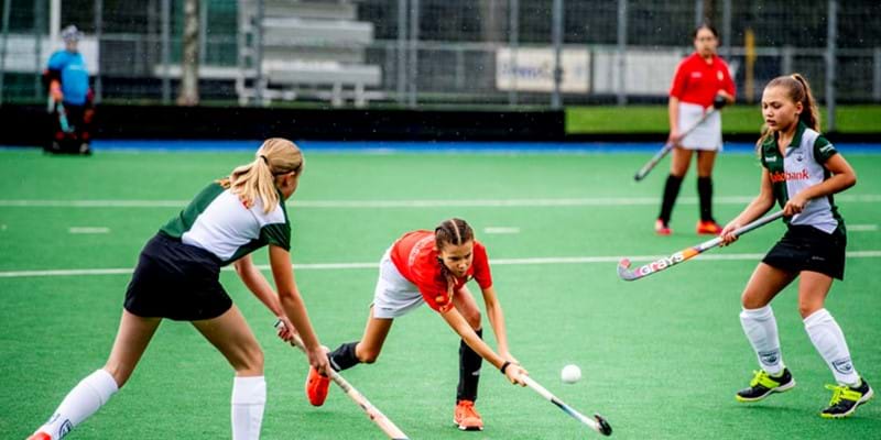 Jongeren sporten en bewegen te weinig en voelen zich ook onvoldoende aangemoedigd