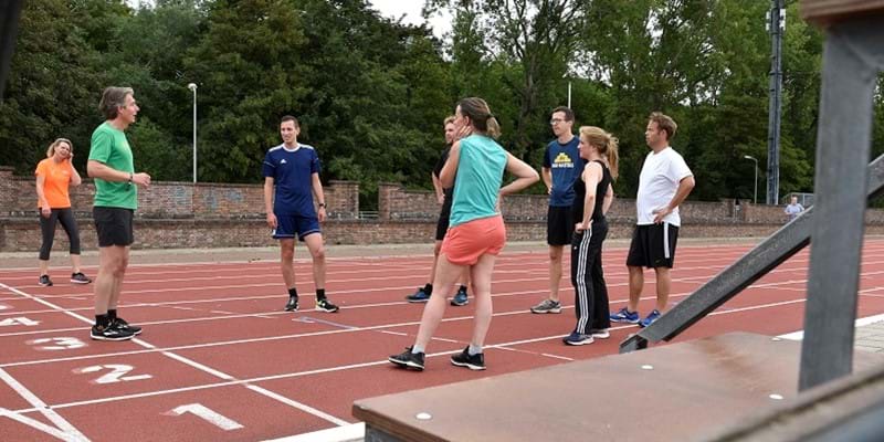 Sportwereld tegen corona: Haag Atletiek bedankt zorgmedewerkers met gratis hardloopclinics